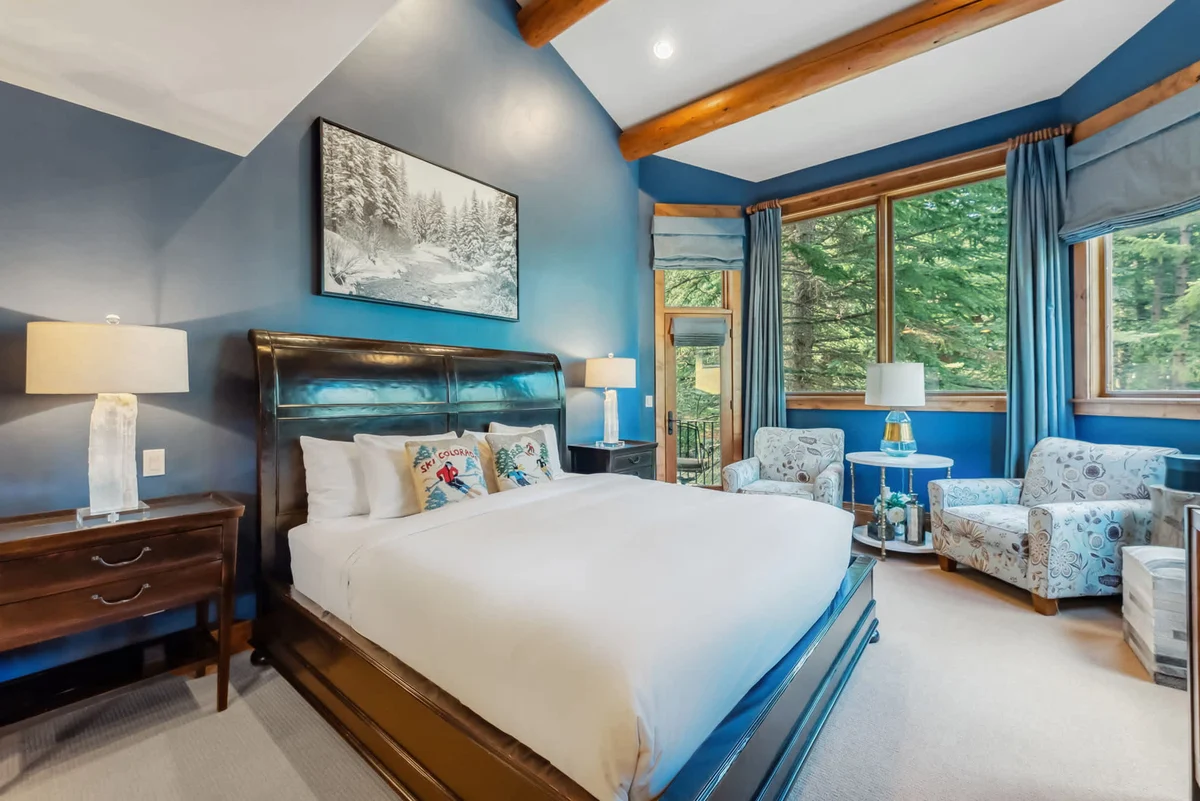 Wander Vail Charm #78