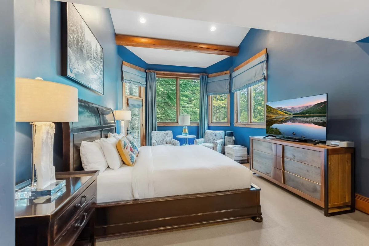 Wander Vail Charm #76