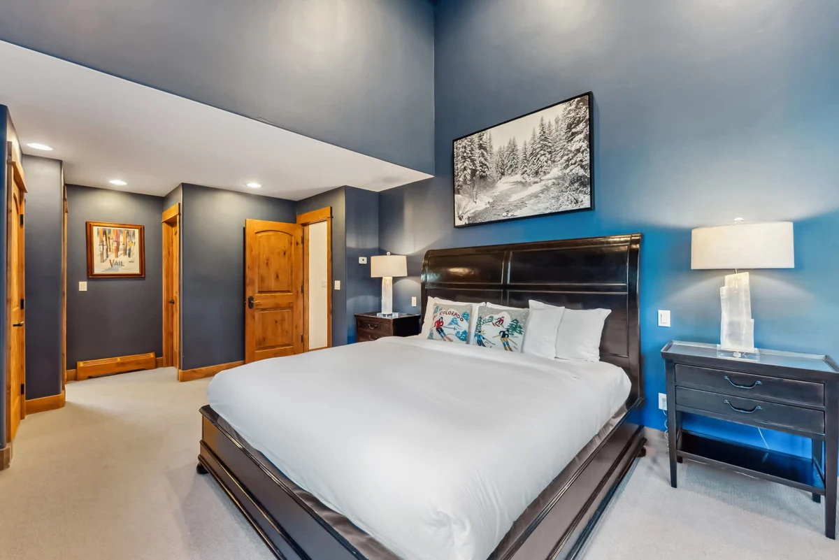 Wander Vail Charm #54