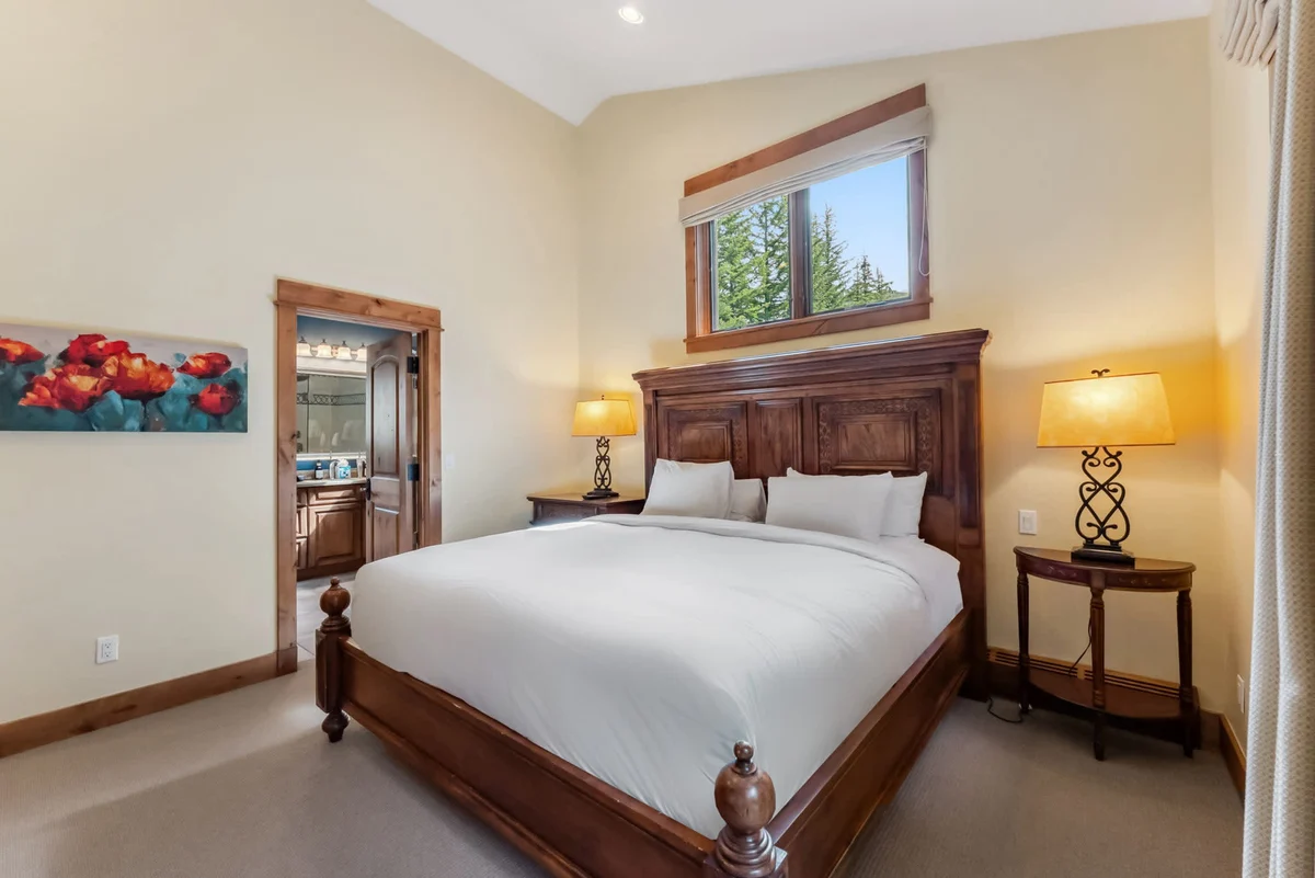 Wander Vail Charm #53