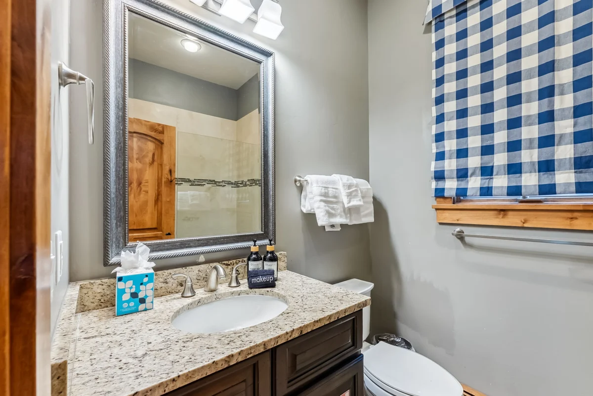 Wander Vail Charm #66