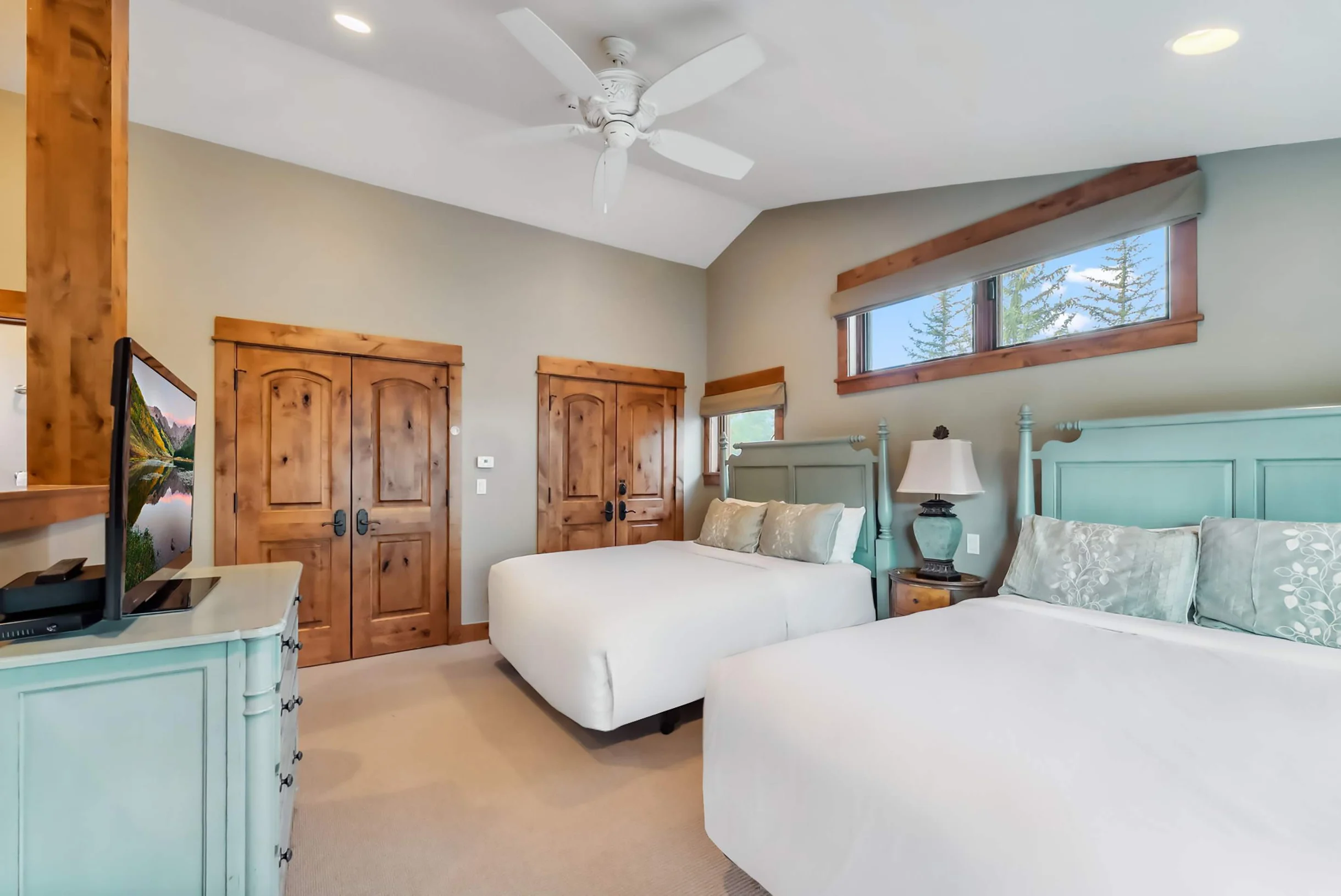 Wander Vail Charm #49