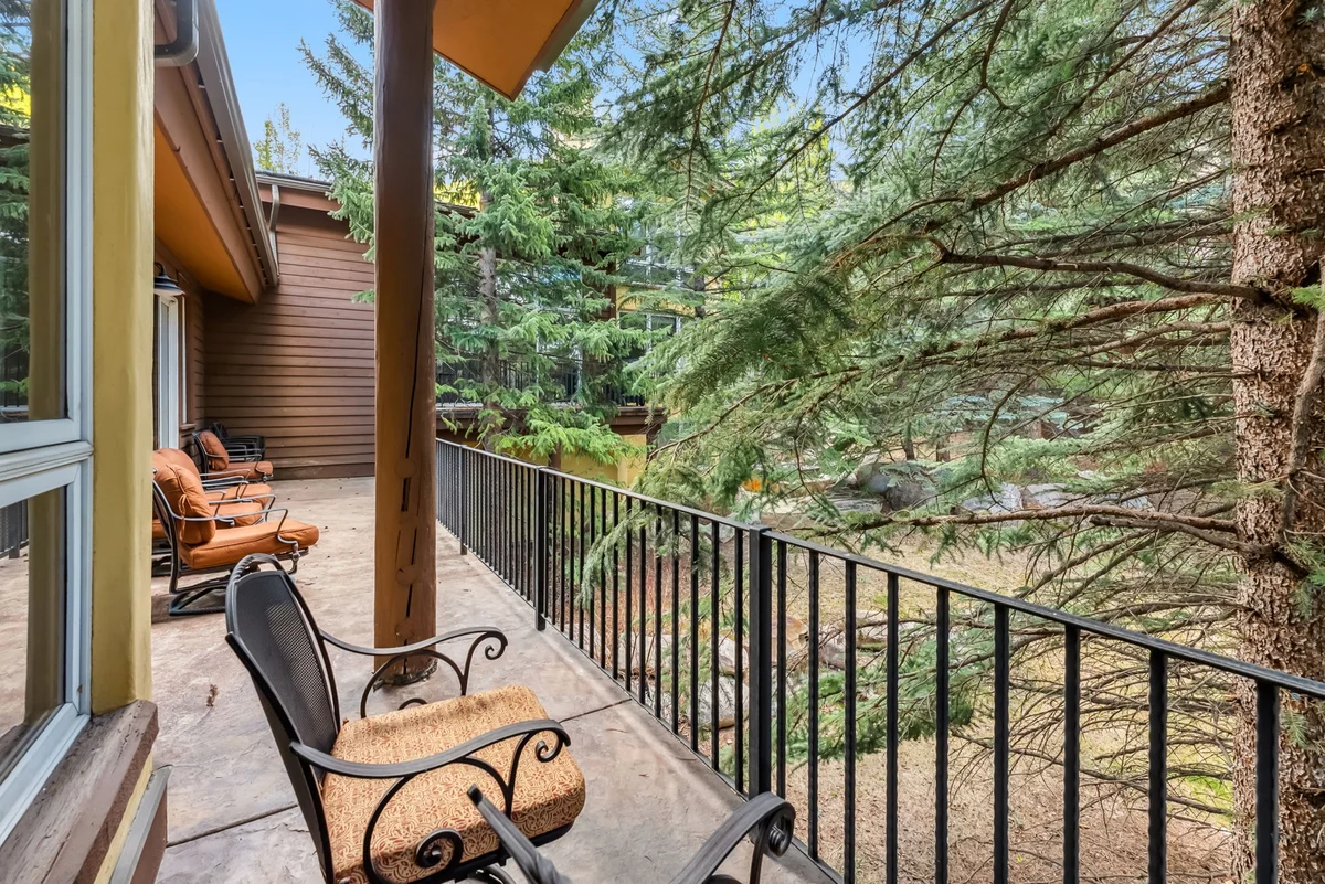 Wander Vail Charm #55