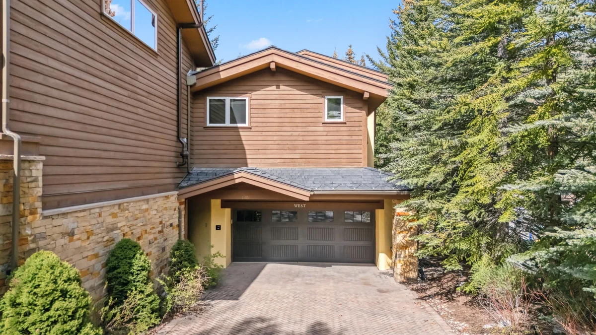 Wander Vail Charm #67