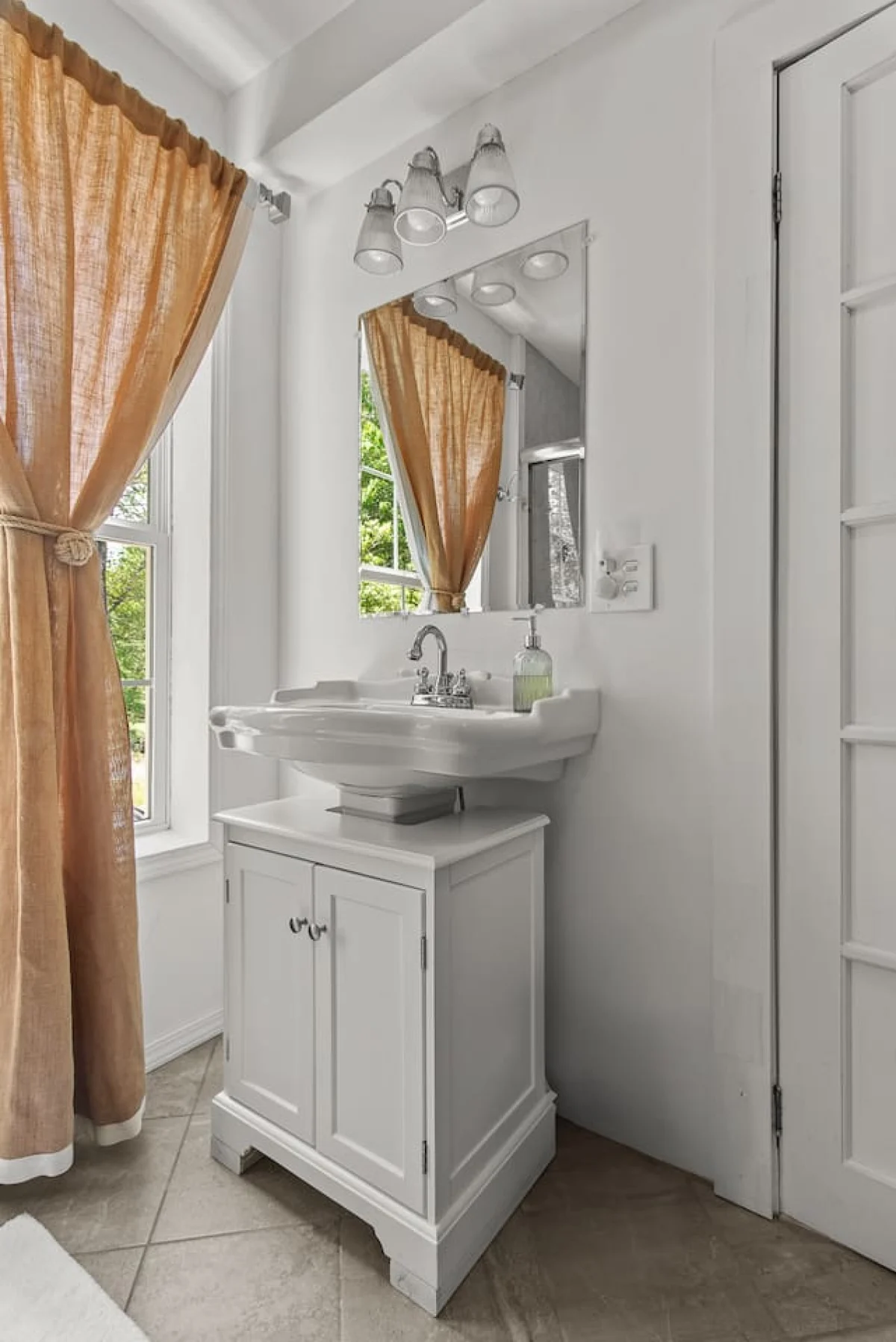Cozy Farmhouse • Rural Views & Modern Kitchen #58