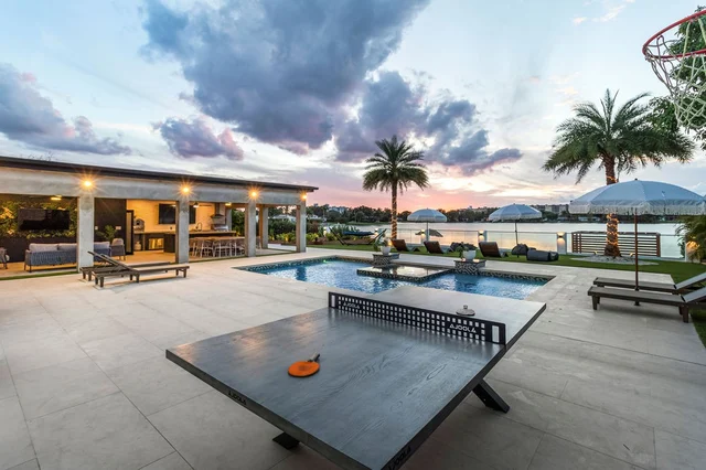 Wander North Miami Beach #102