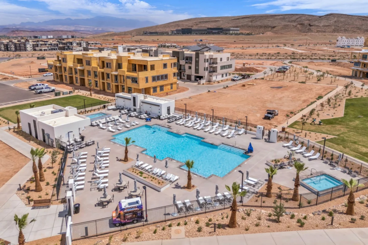 Edgewater at Desert Color (by Ember Stays) #196