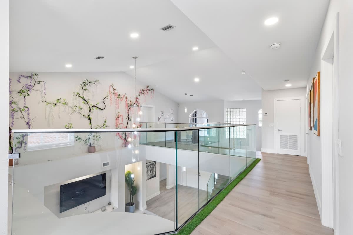 Wander Miami Manor #112