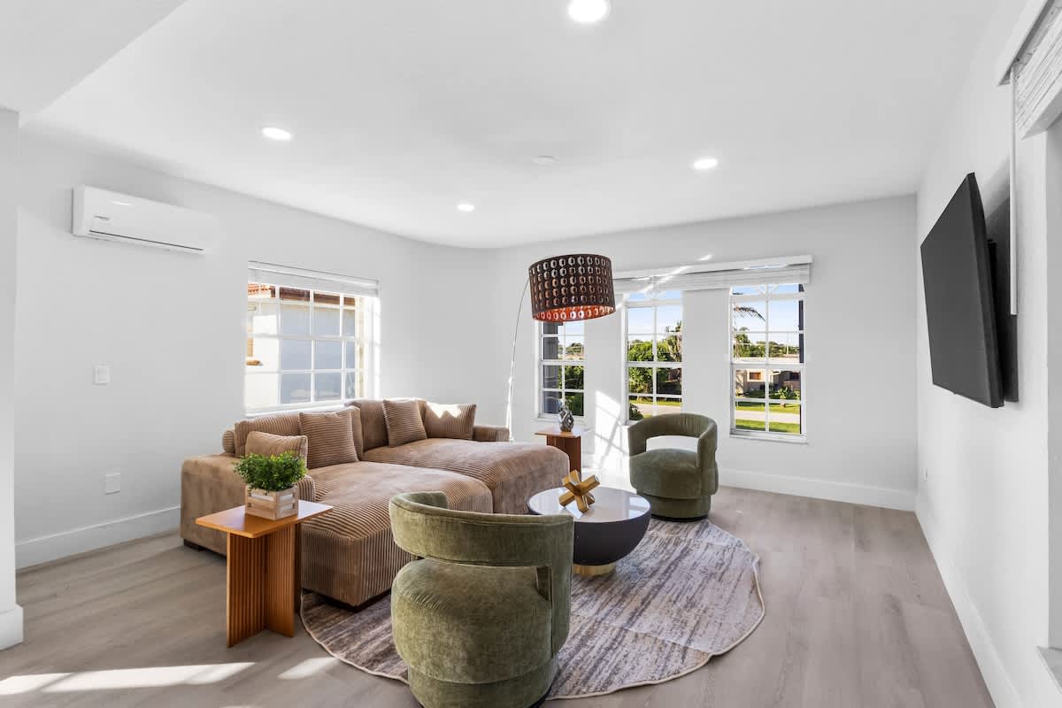 Wander Miami Manor #62