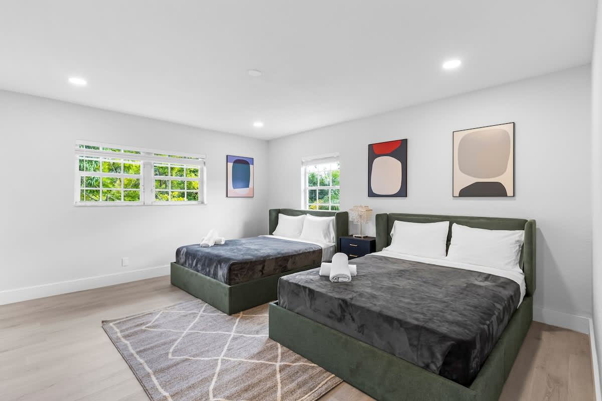 Wander Miami Manor #98