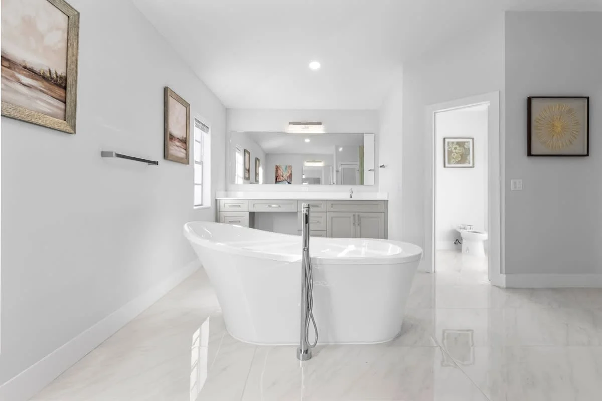 Wander Miami Manor #92