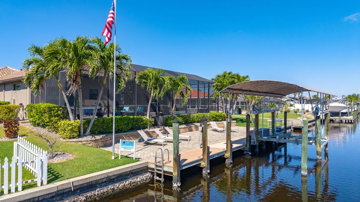 Home in Cape Coral property photo 4