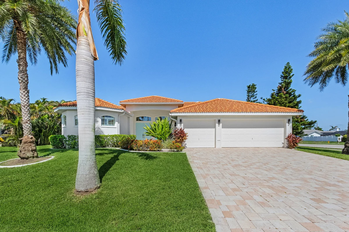 Home in Cape Coral property photo 3