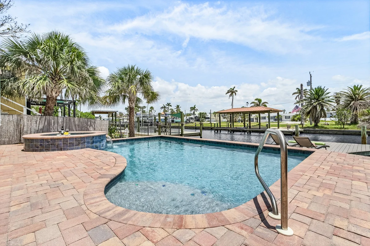 Home in Fort Myers Beach property photo 2