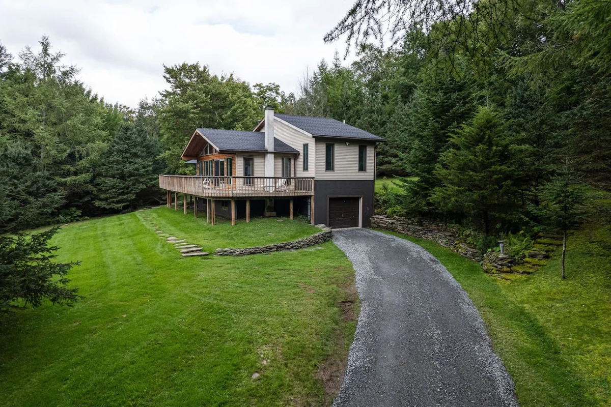 Cozy Year Round Getaway • Private Catskills Cabin #142
