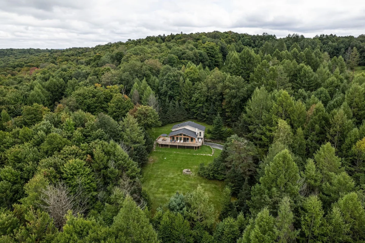 Cozy Year Round Getaway • Private Catskills Cabin #128