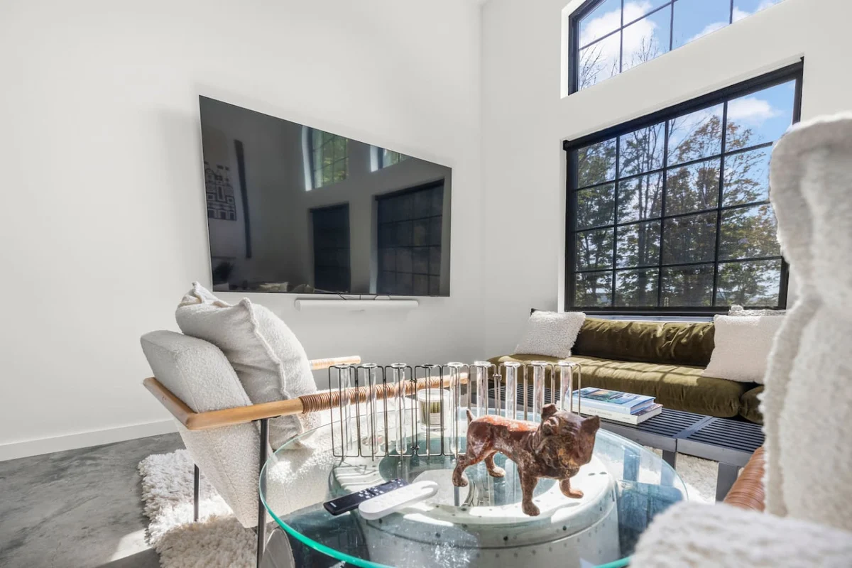 Modern Hudson Retreat Near Town with Hot Tub #45