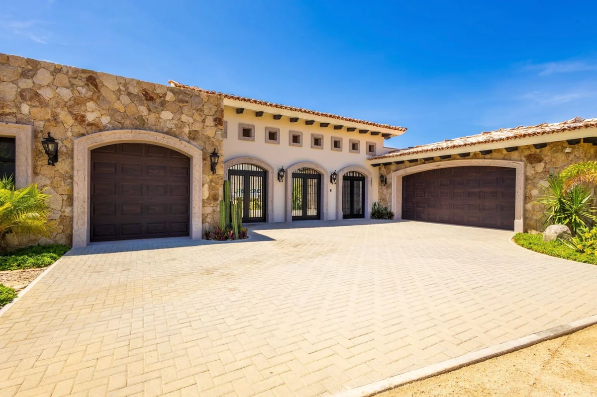 Exquisite 4BR Villa with Breathtaking Views - Golf Cart and Airport Transportation Included! #95