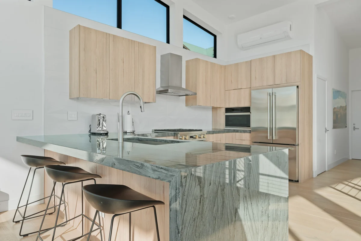 Luxury Modern Home - Walk to Lifts/Ski/Trails #102