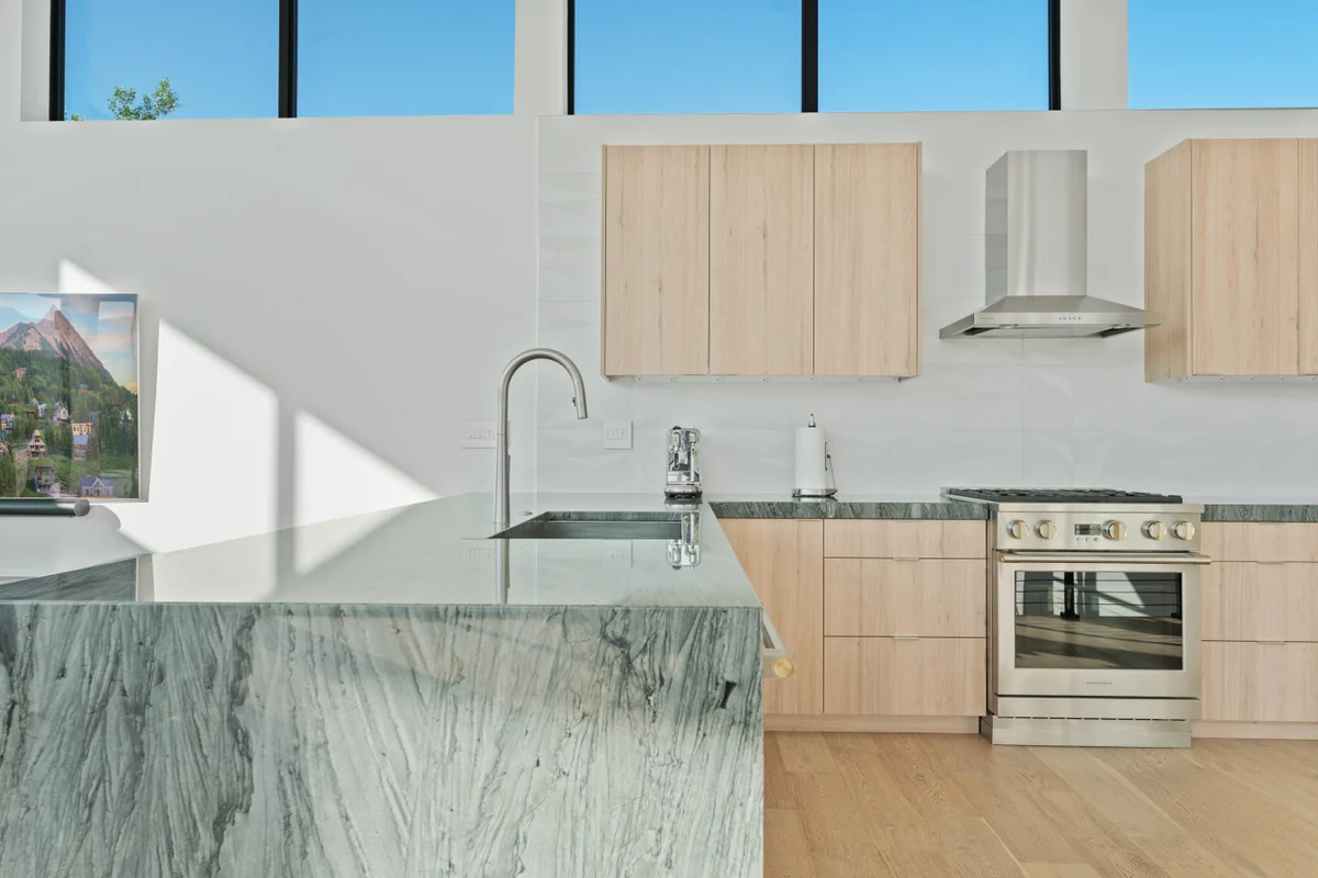 Luxury Modern Home - Walk to Lifts/Ski/Trails #110