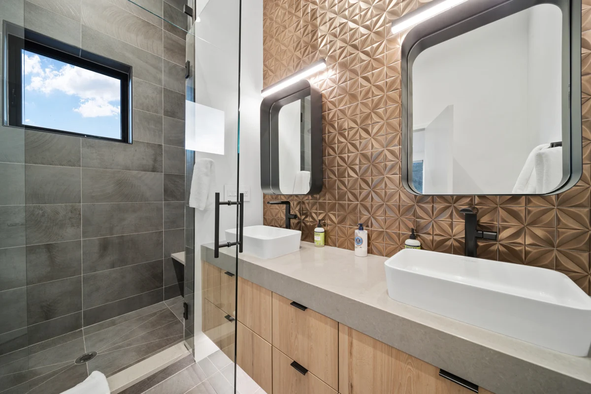 Luxury Modern Home - Walk to Lifts/Ski/Trails #106