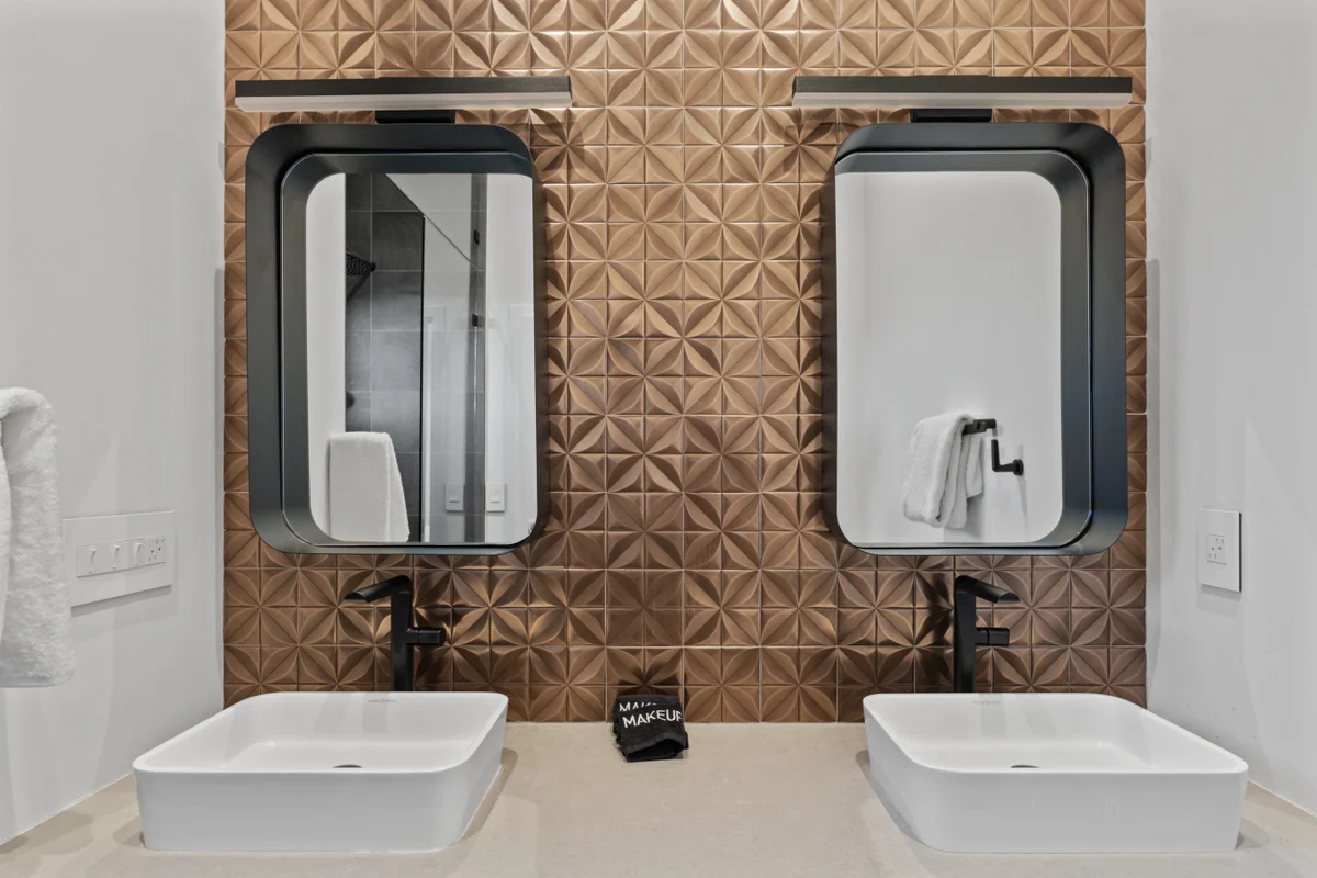 Luxury Modern Home - Walk to Lifts/Ski/Trails #107