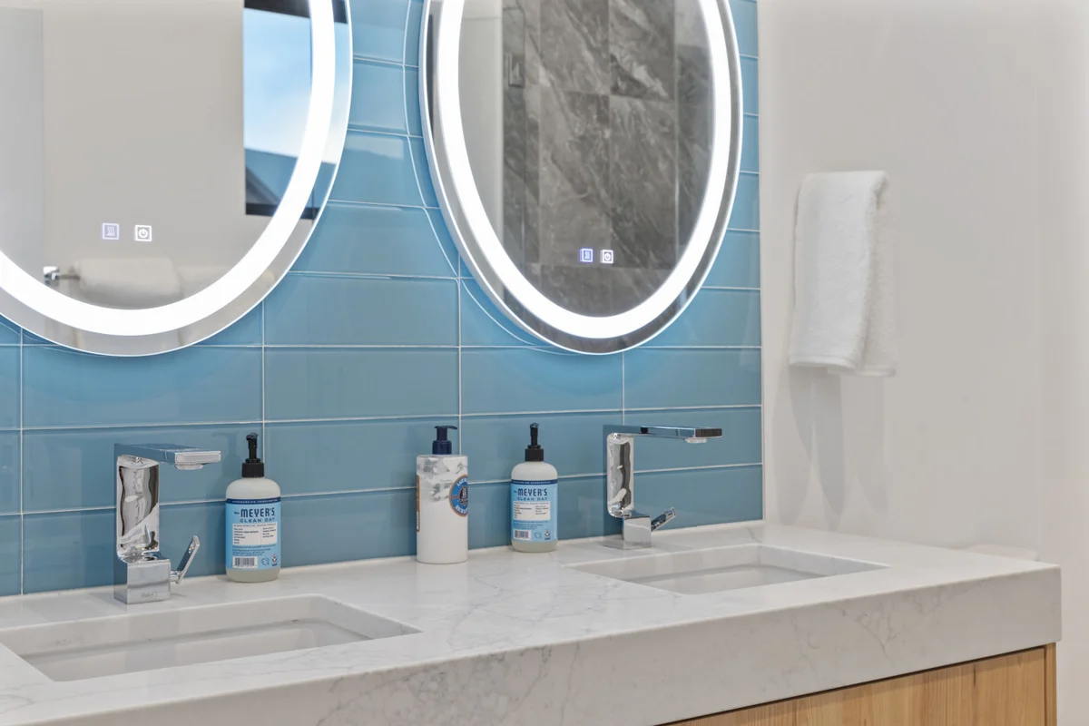 Luxury Modern Home - Walk to Lifts/Ski/Trails #115