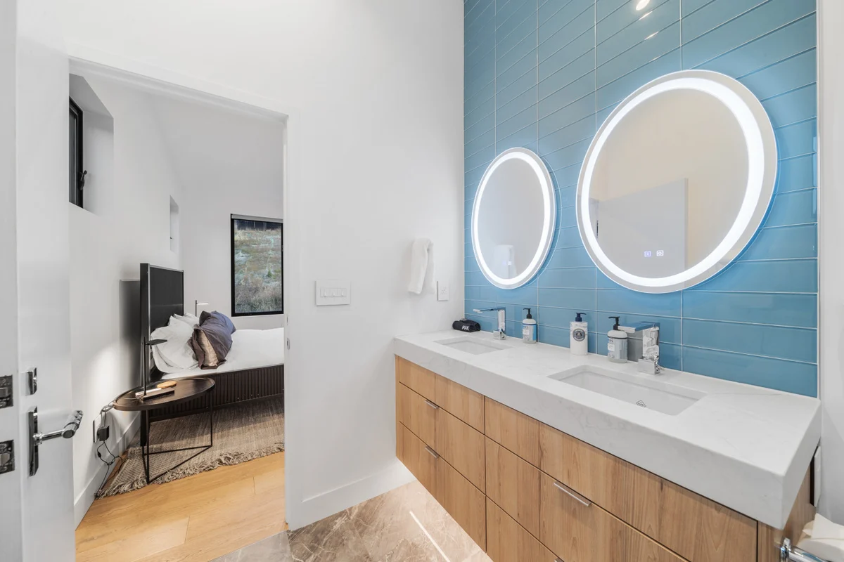 Luxury Modern Home - Walk to Lifts/Ski/Trails #68