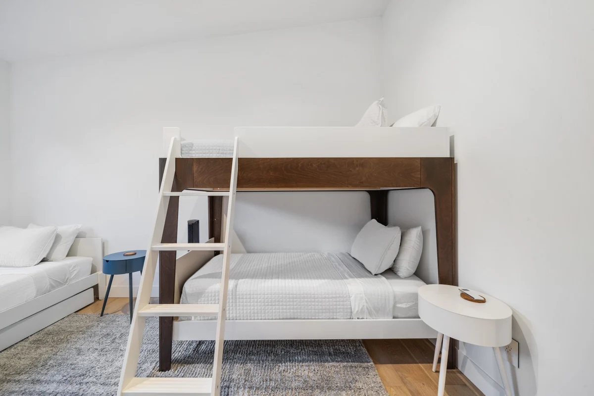 Luxury Modern Home - Walk to Lifts/Ski/Trails #114