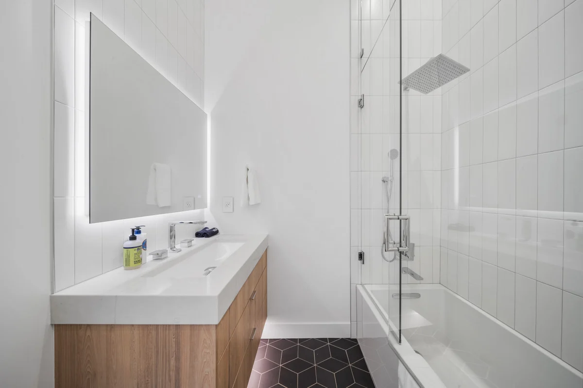 Luxury Modern Home - Walk to Lifts/Ski/Trails #104