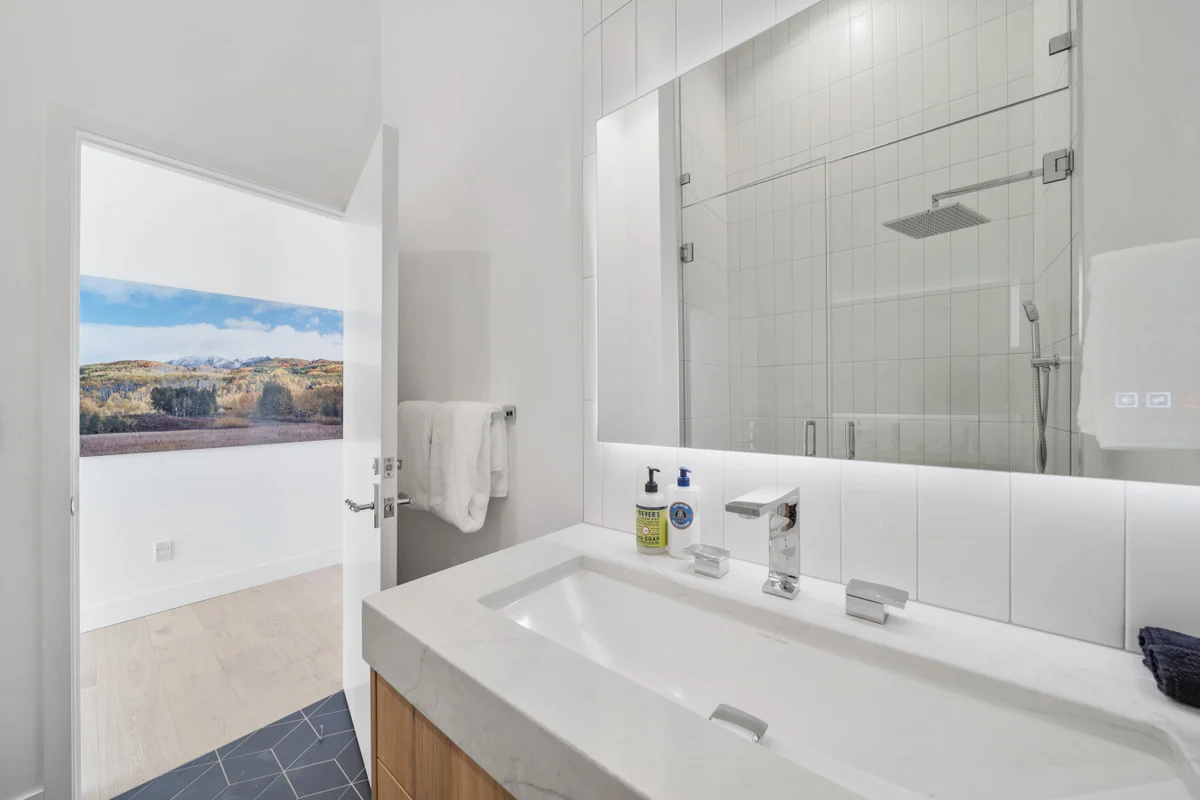 Luxury Modern Home - Walk to Lifts/Ski/Trails #105