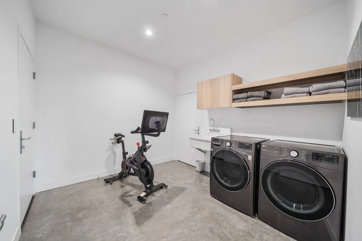 Luxury Modern Home - Walk to Lifts/Ski/Trails #113