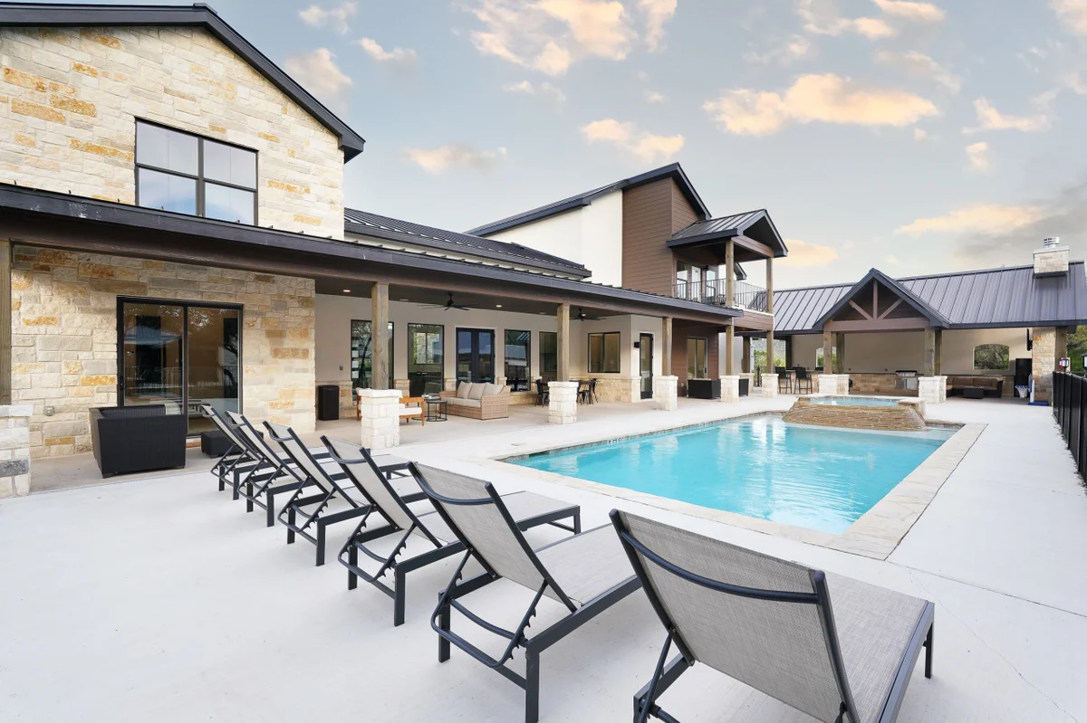Near Frio~Pool~Hot tub~2 Kitchens~For 30 • White Horse Frio #91