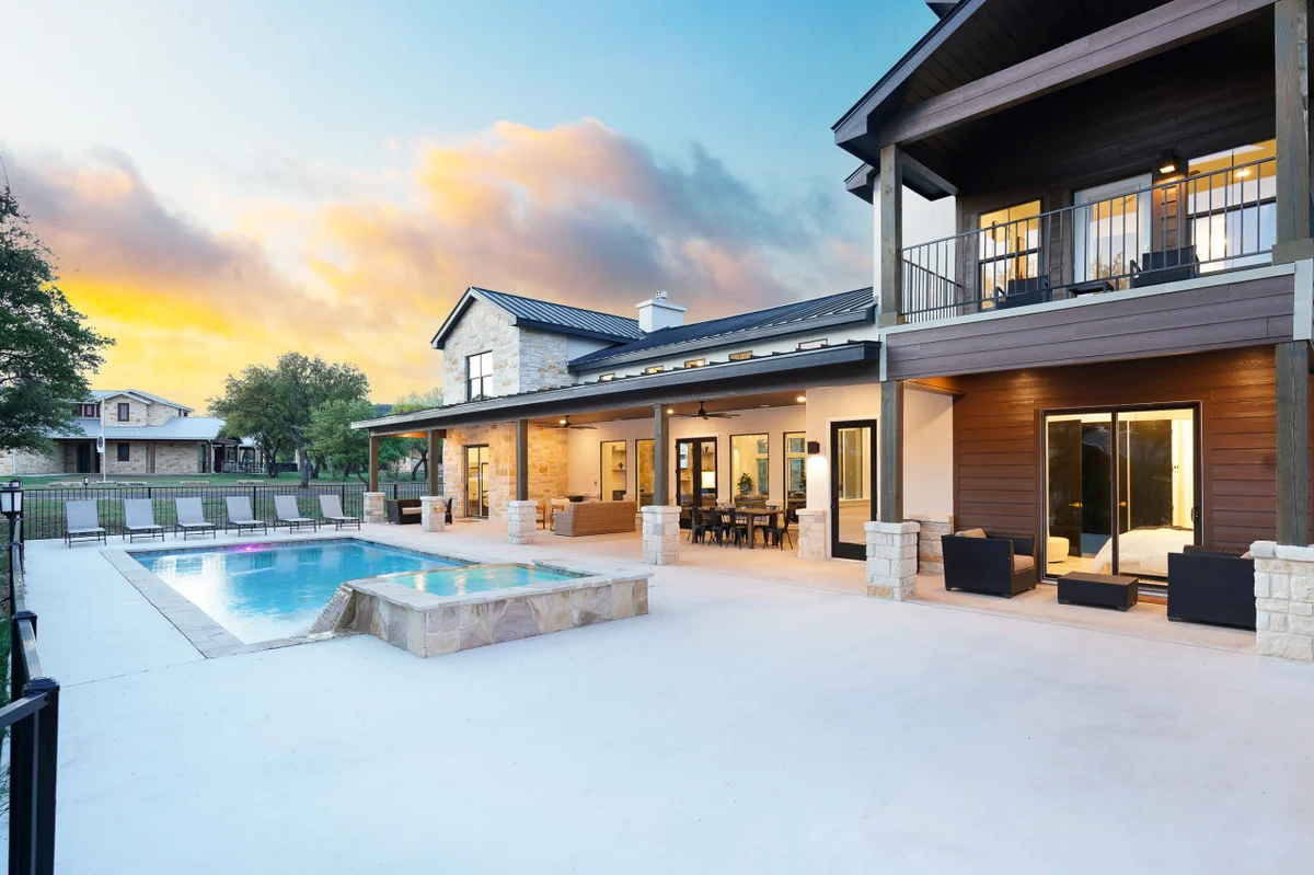 Near Frio~Pool~Hot tub~2 Kitchens~For 30 • White Horse Frio #112