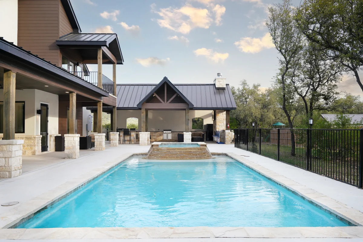 Near Frio~Pool~Hot tub~2 Kitchens~For 30 • White Horse Frio #66