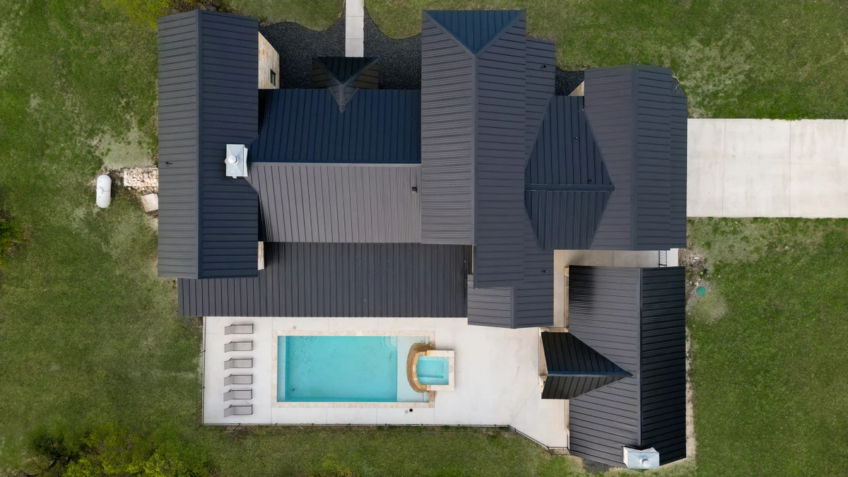 Near Frio~Pool~Hot tub~2 Kitchens~For 30 • White Horse Frio #114