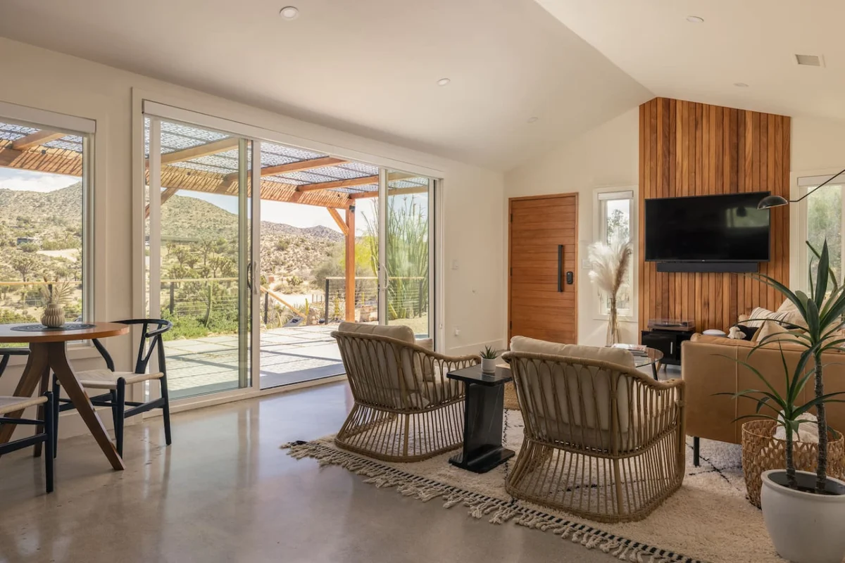 Calico Landing, Desert Pool + Spa Retreat #98