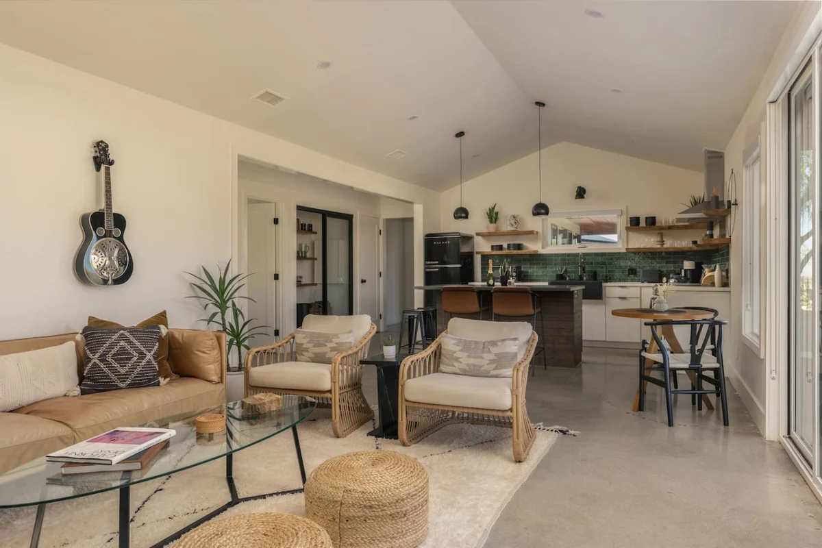 Calico Landing, Desert Pool + Spa Retreat #107