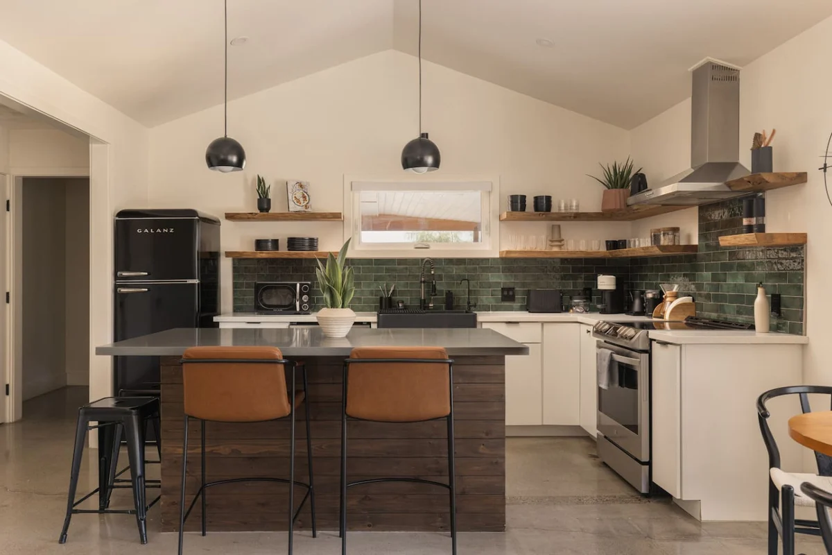 Calico Landing, Desert Pool + Spa Retreat #103