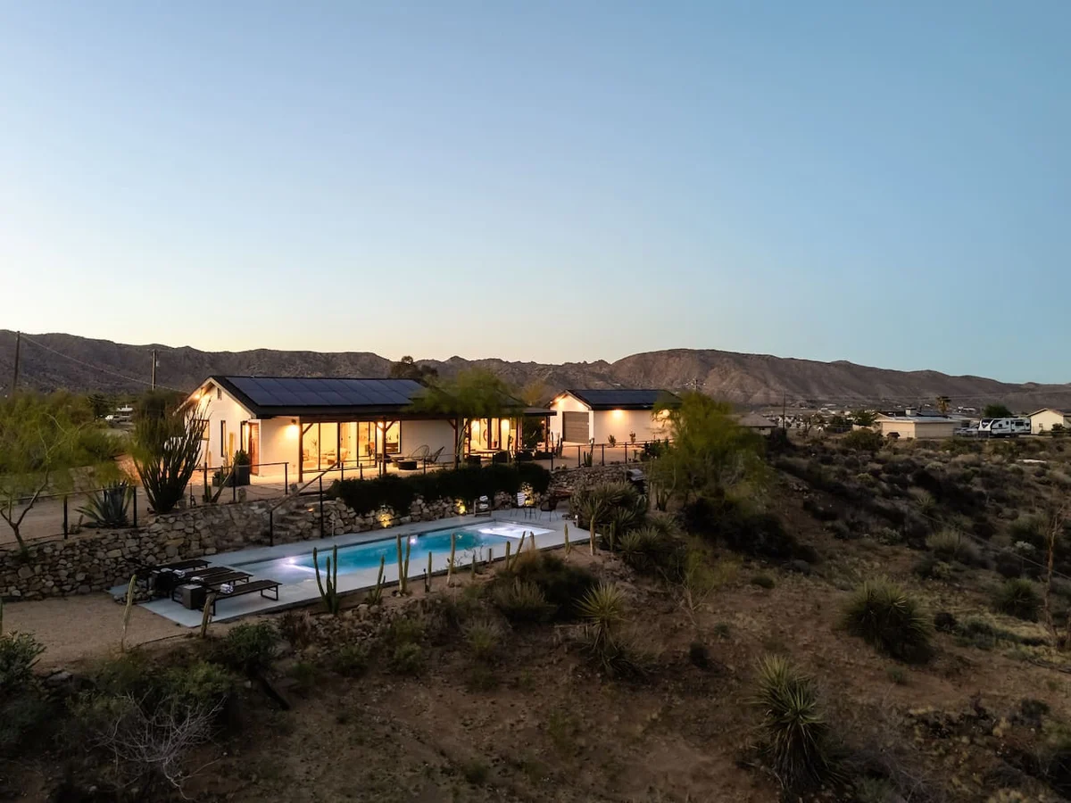 Calico Landing, Desert Pool + Spa Retreat #93