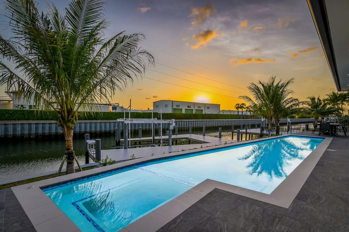 Marco Luxe Retreat / Waterfront #97