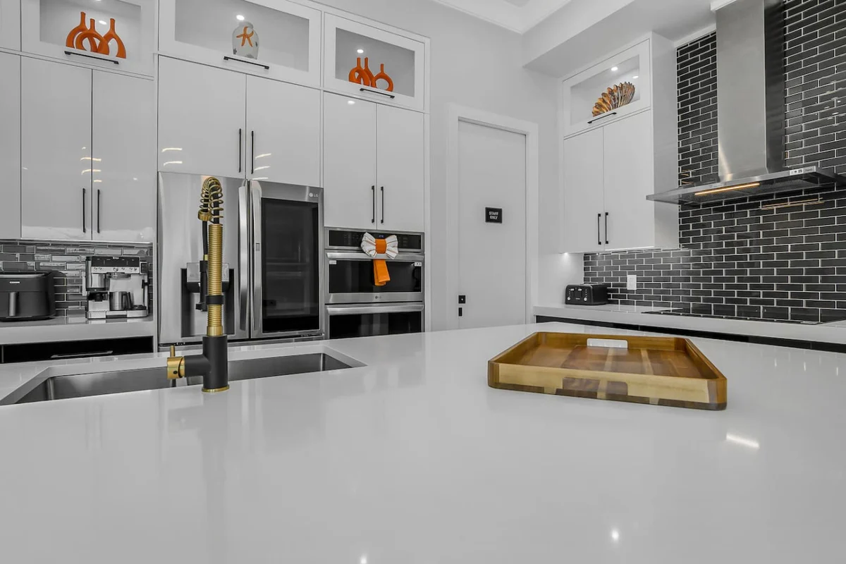 Marco Luxe Retreat / Waterfront #104