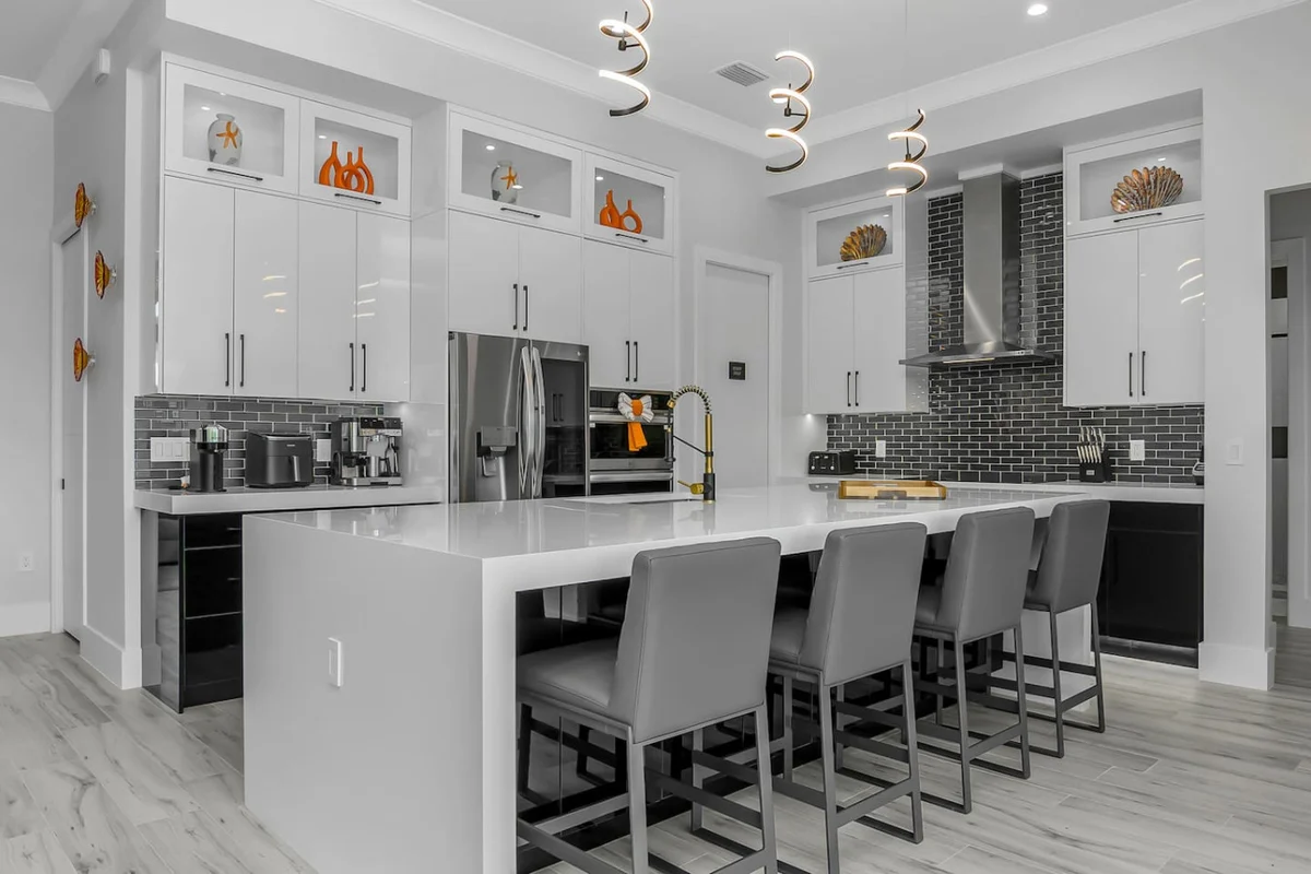 Marco Luxe Retreat / Waterfront #72