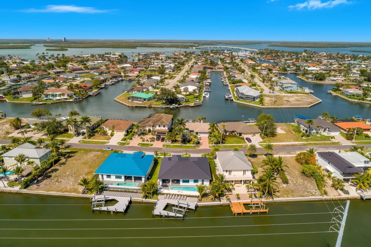 Marco Luxe Retreat / Waterfront #119