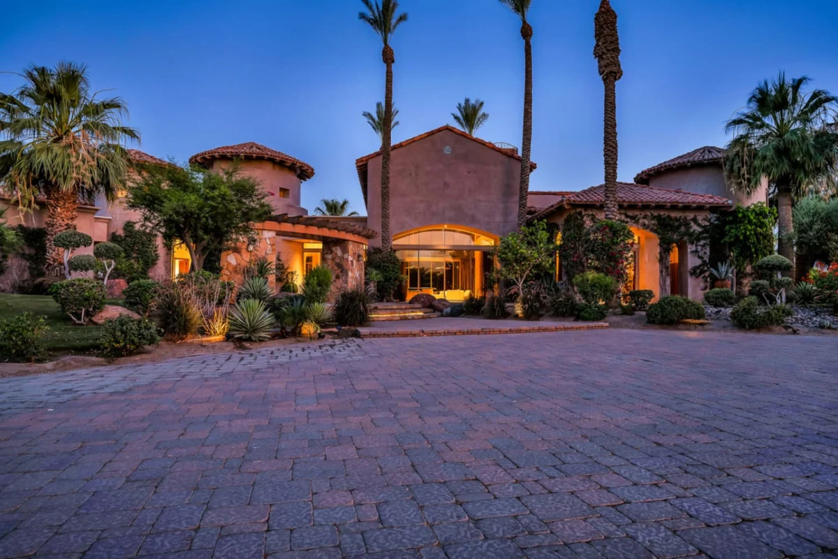 Mirabella Estate with Private Lake #242