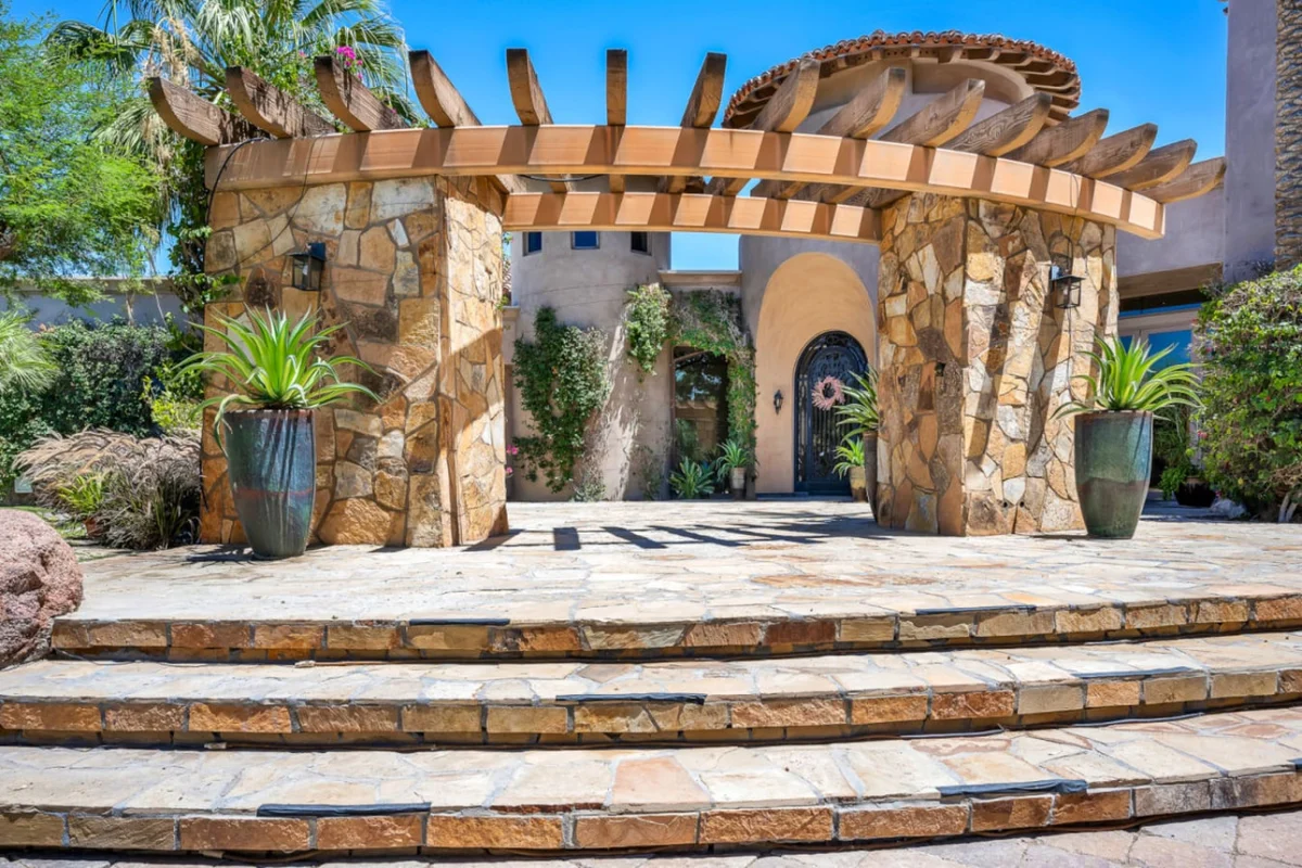 Mirabella Estate with Private Lake #227