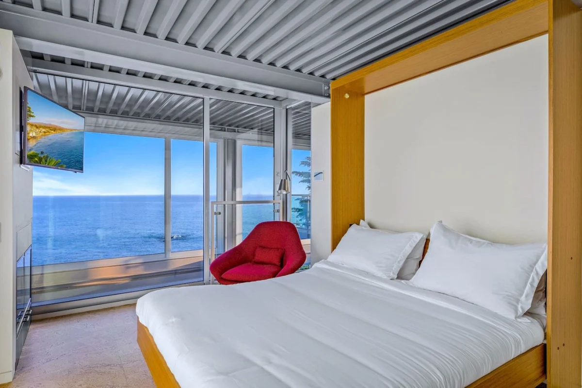 Beachfront Villa Broad Beach w/direct beach access #124