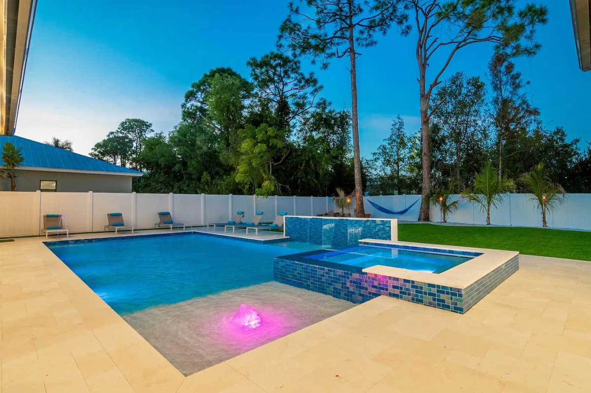 Blue Diamond Beach Home #121