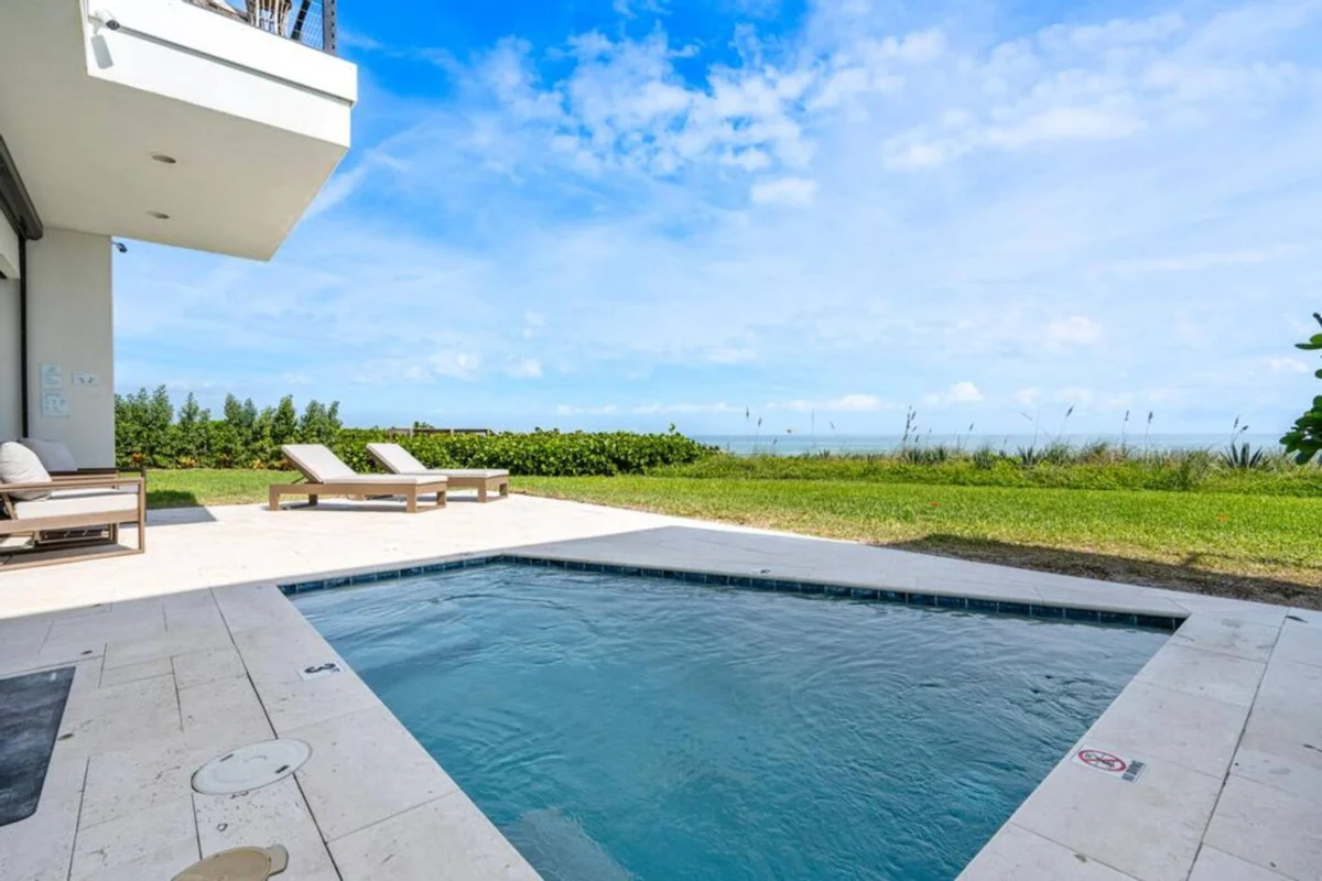 NEW Luxury Modern Beachfront Villa w/ Heated Pool #77