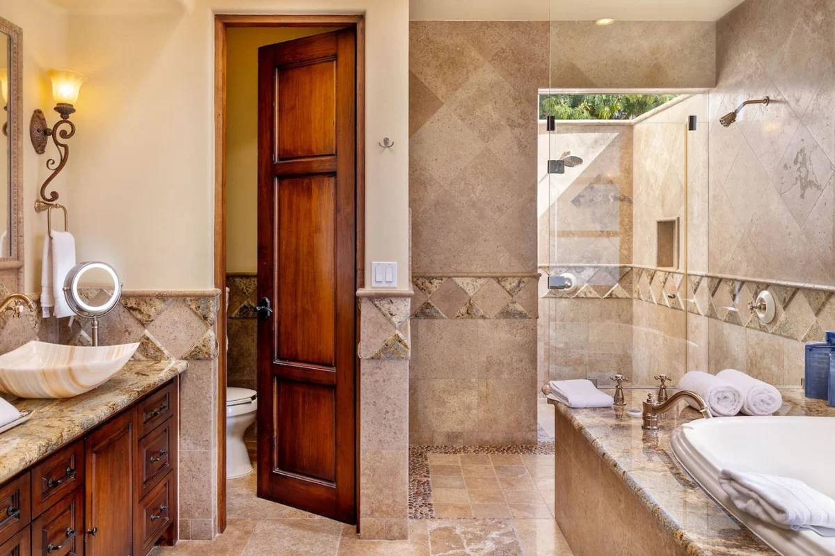 Exclusive 5-BR Golf Villa: Featuring Cart & Private Transport! #37